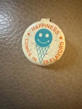 Vintage Howard Johnson's Happiness Comes In 28 Flavors Tin Litho Tab Pin